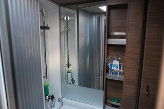 Husbil-integrerad Knaus Van Ti 640 16 av 23