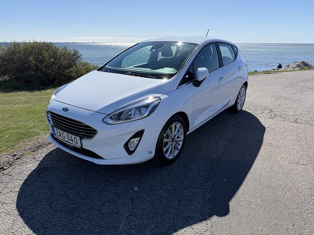 Ford Fiesta 5-dörrar 1.0 Titanium Sensorer Carplay Rattvärme