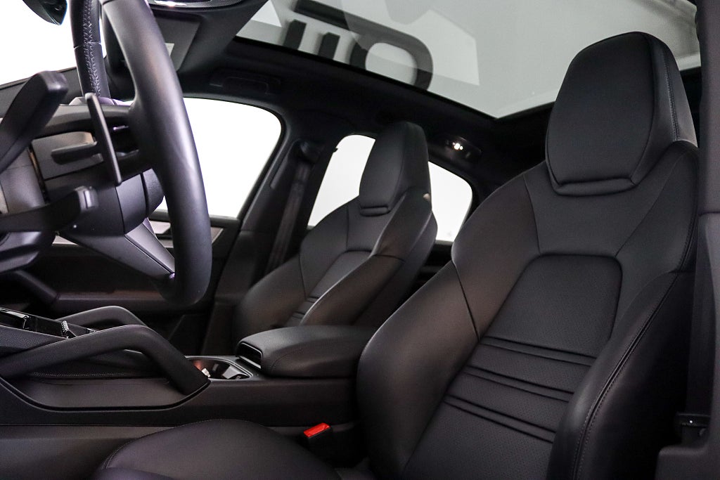 Porsche Cayenne Coupé E-Hybrid SportDesign BOSE Passagerardisplay MOMS