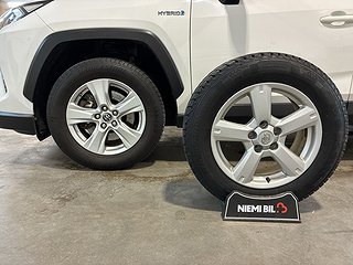 Toyota RAV4 Hybrid AWD-i E-CVT Värmare Kamera Psens S&V-däck