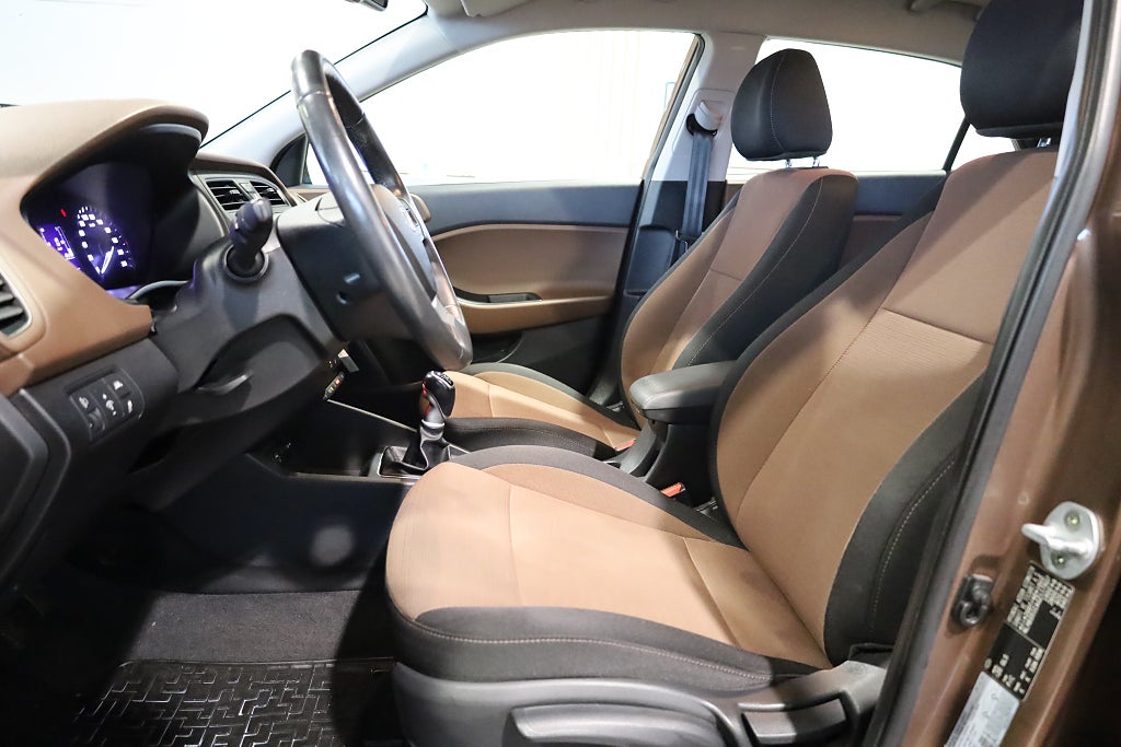 Hyundai i20 1,4 101hk Premium PDC Blåtand USB Rattvärme 2016