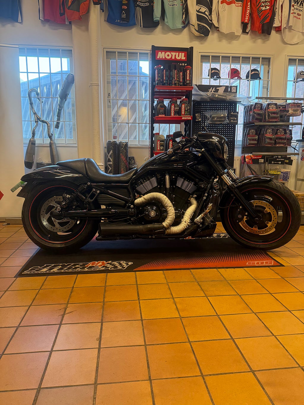 Harley-Davidson night rod  motivlackerad 