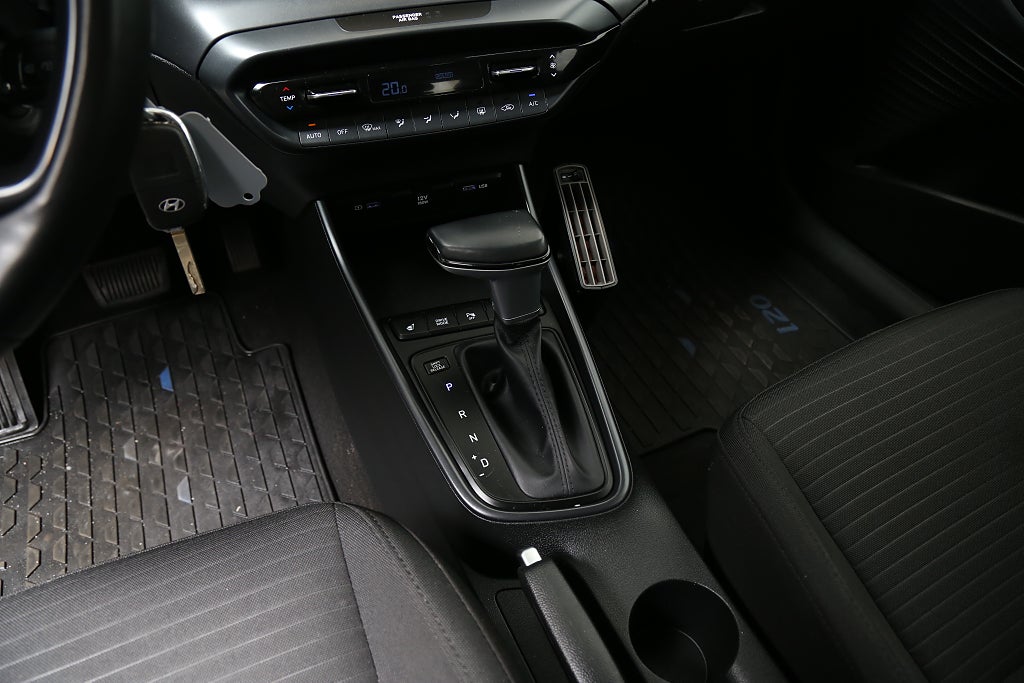 Hyundai i20 1,0 T-GDI 100hk Essential Aut Kamera Motorvärmare 2021