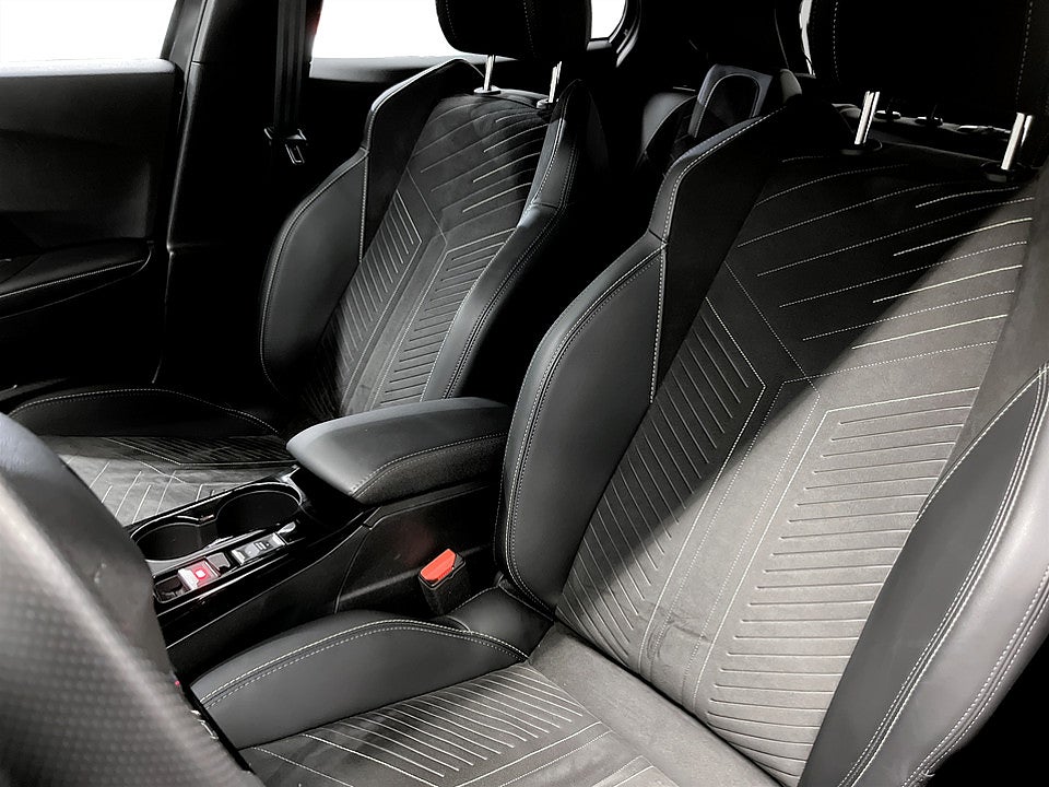 Bild på Peugeot 2008 GT 1.2 PT 130hk Aut - B-KAMERA, CARPLAY