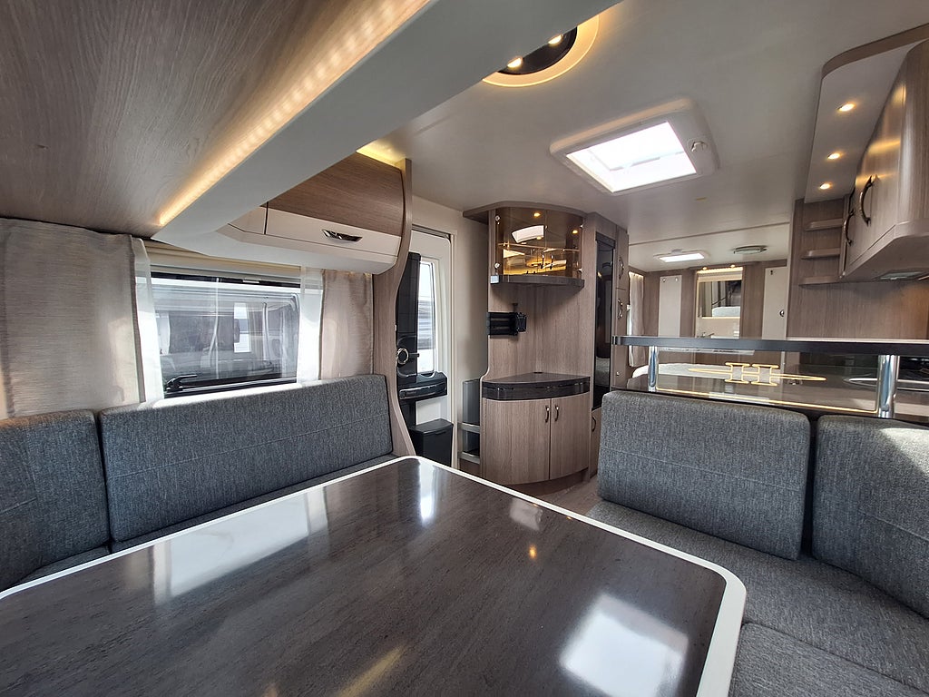 Hobby Prestige 720 WQC Queenbädd, Dusch, Kampanjprodukt!