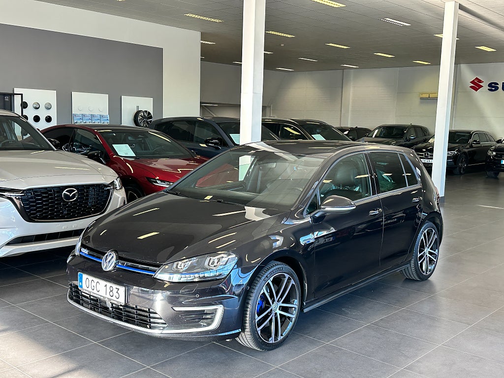 Volkswagen Golf GTE 1.4 TSI ACT GTE - Helläder, Panorama, Drag, V-Hjul