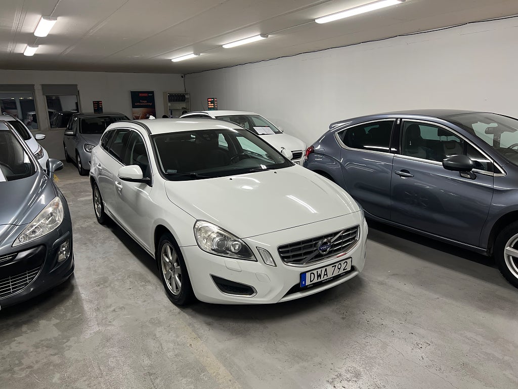 Volvo V60 D2 Momentum Euro 5 Ny servat