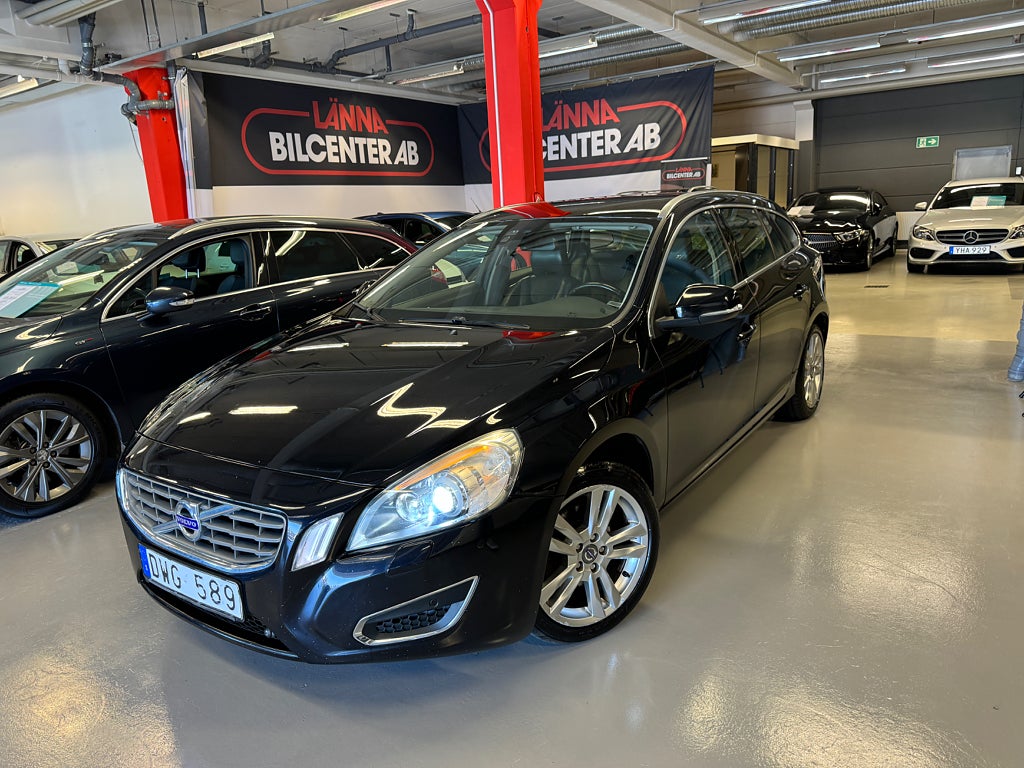 Volvo V60 D3 Summum Läder PDC Bluetooth Kamrembytt SoV