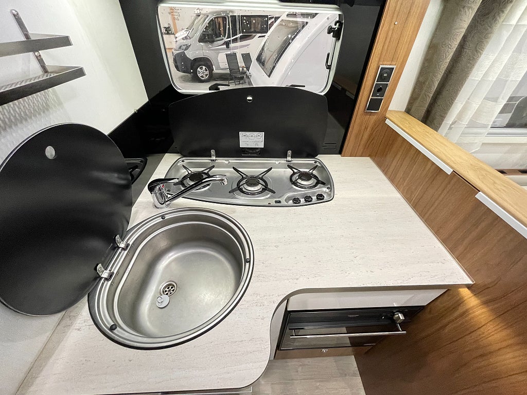 Pilote Essentiel P 740 GJ /ALDE/Solcell/B-körkort/Ugn/Långbäddar - Pilote