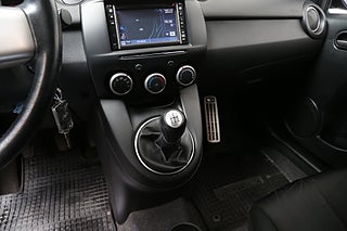 Halvkombi Mazda 2 23 av 25