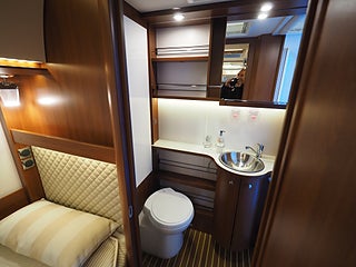 Husbil-integrerad Rapido S 11 i 165 Distinction 13 av 27