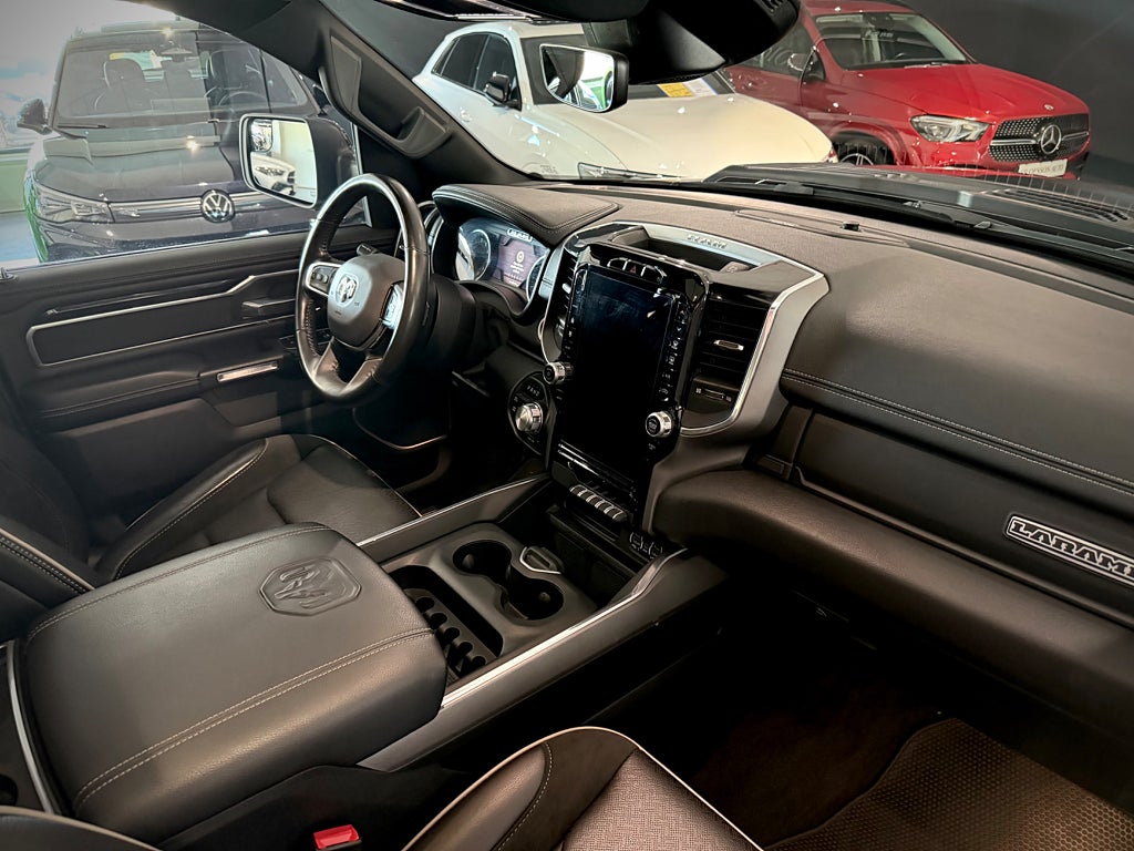 Dodge RAM 1500 Crew Cab 5.7 V8 HEMI 4×4 NIGHT Edition - bild 15