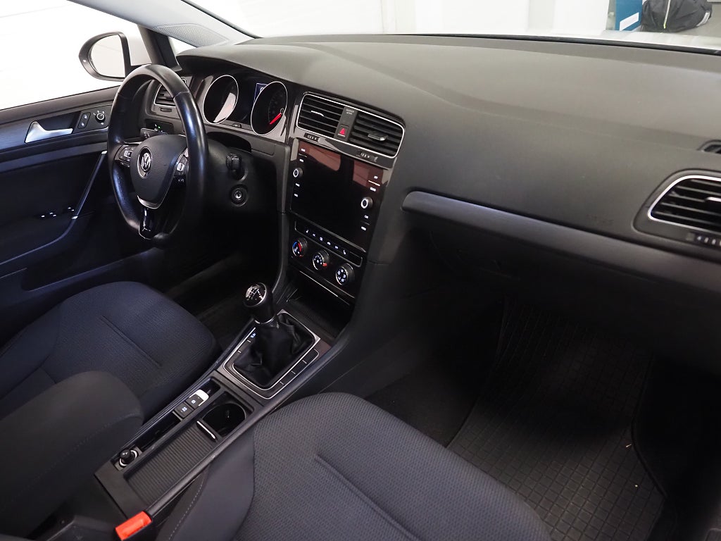 Volkswagen Golf Sportscombi 1.0 TSI 110hk |Panorama|Drag|Backkamera| 2018