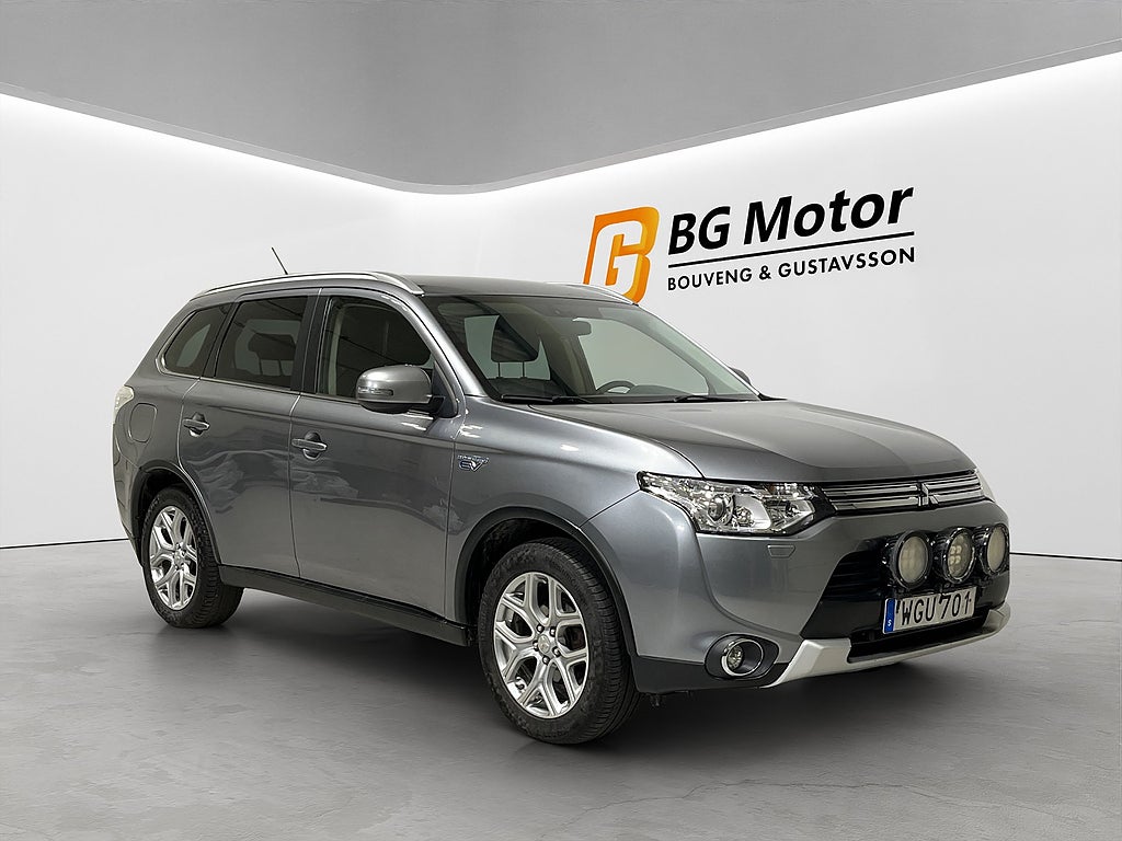 Mitsubishi Outlander PHEV 203HK Aut Drag/Värmare/Backkamera/Navi/Nyservad