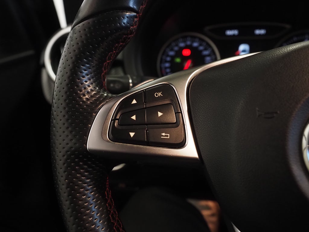 Mercedes-Benz B 200 d 4MATIC 7G-DCT AMG Pano Drag Kamera 2018