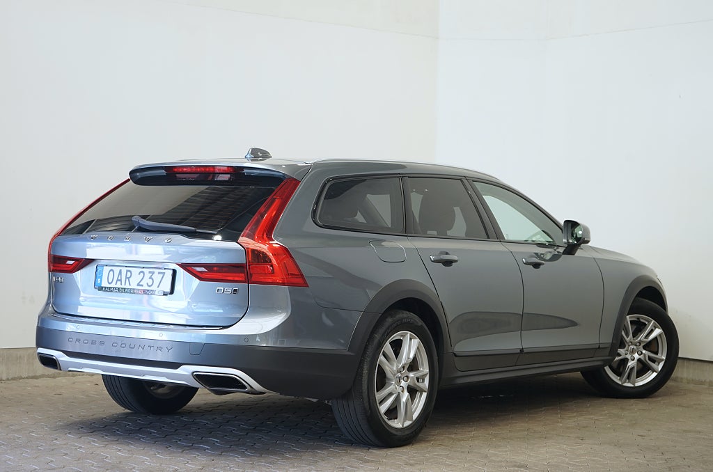 Volvo V90 Cross Country D5 AWD Automat Värmare Dragkrok 235hk