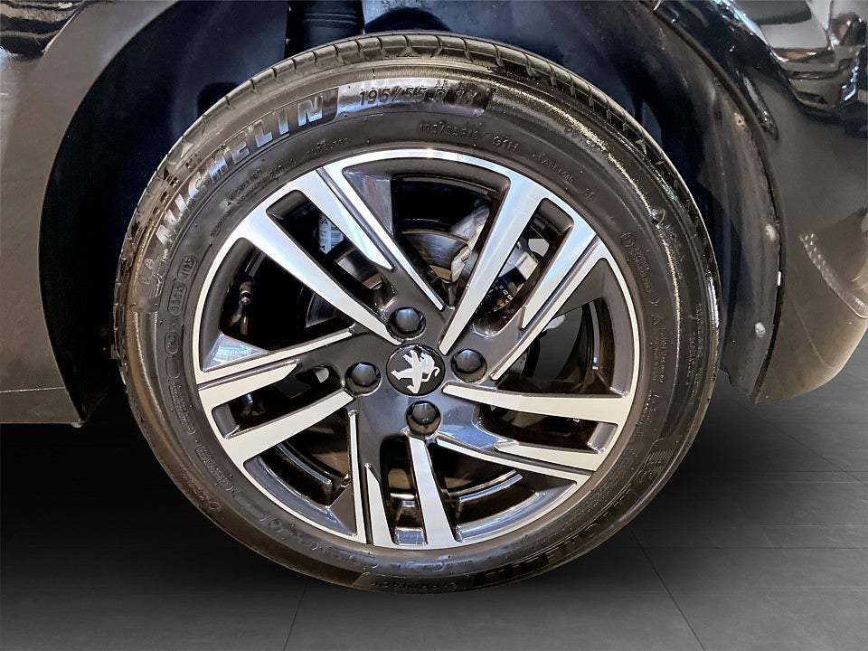 Bild på Peugeot 208 Allure Pack 1.2 PT 100hk BACKSENSORER