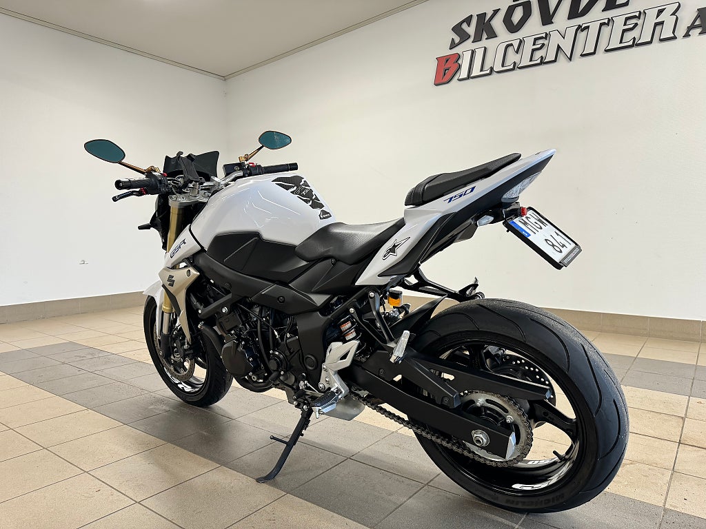 Suzuki GSR 750 2012 - miniatyr 3