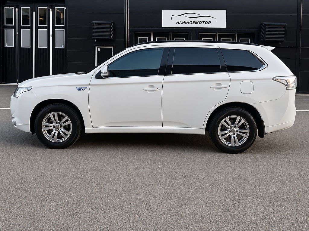 Mitsubishi Outlander 2.0 Plug-in Hybrid 4WD HYBRID EN BRUKARE LÅGA MIL