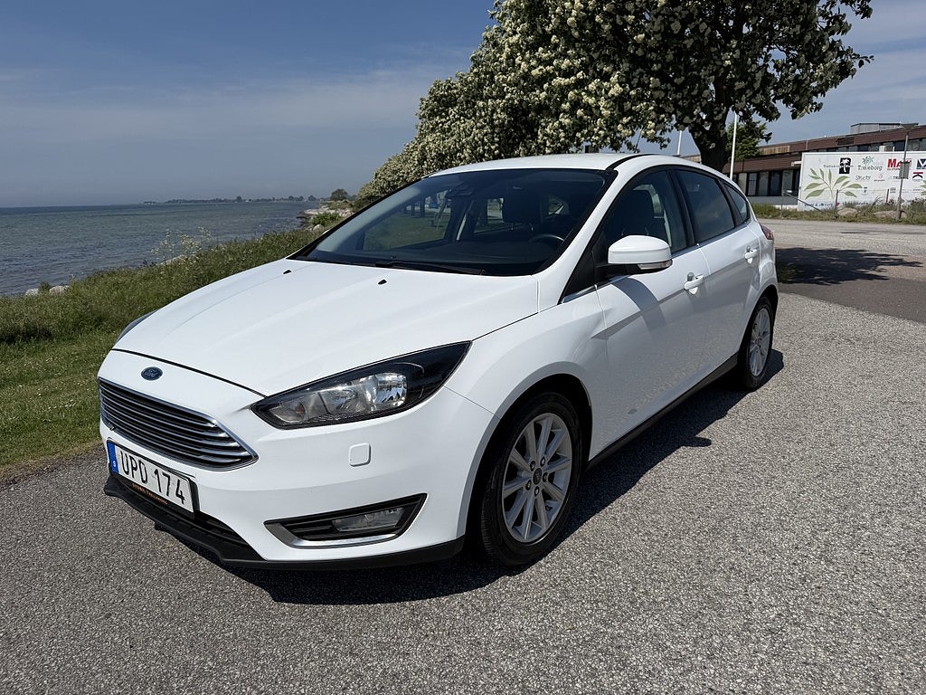 Ford Focus 1.0 Titanium Rattvärme Carplay Sensorer