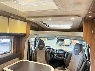 Husbil-halvintegrerad LMC T681 11 av 26