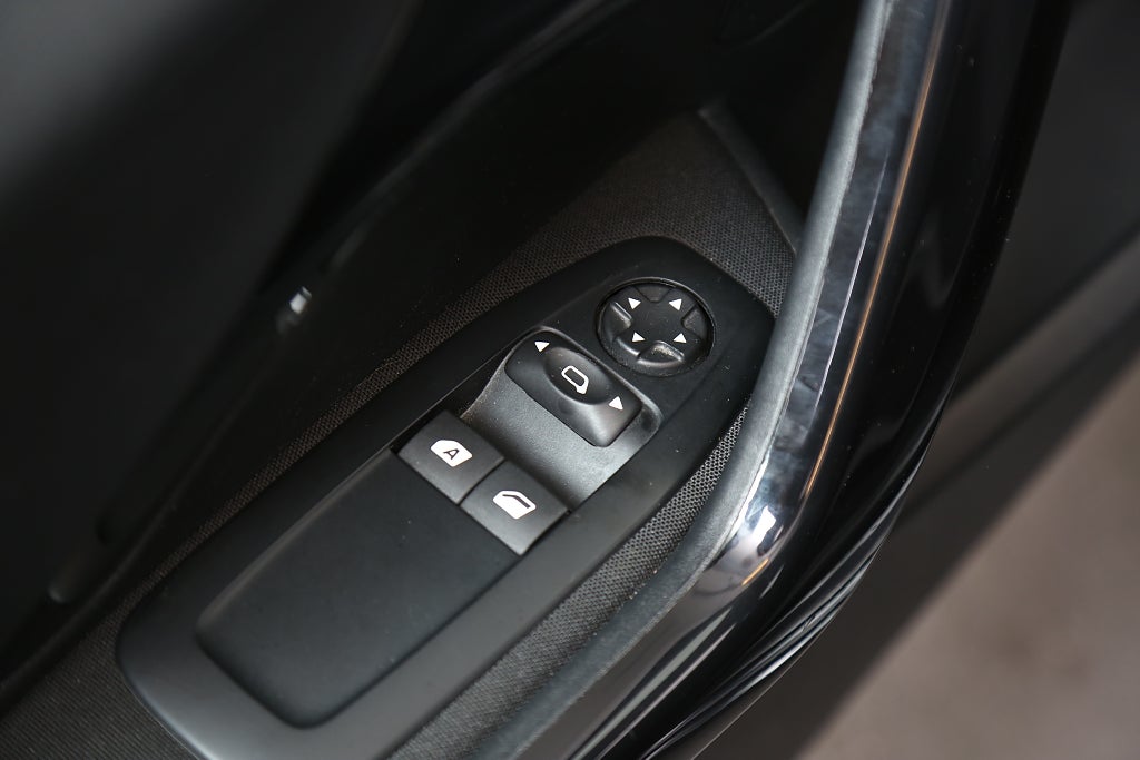 Peugeot 208 1,2 PureTech 82hk Active 5-dörrar Motorv Dragkrok 2017