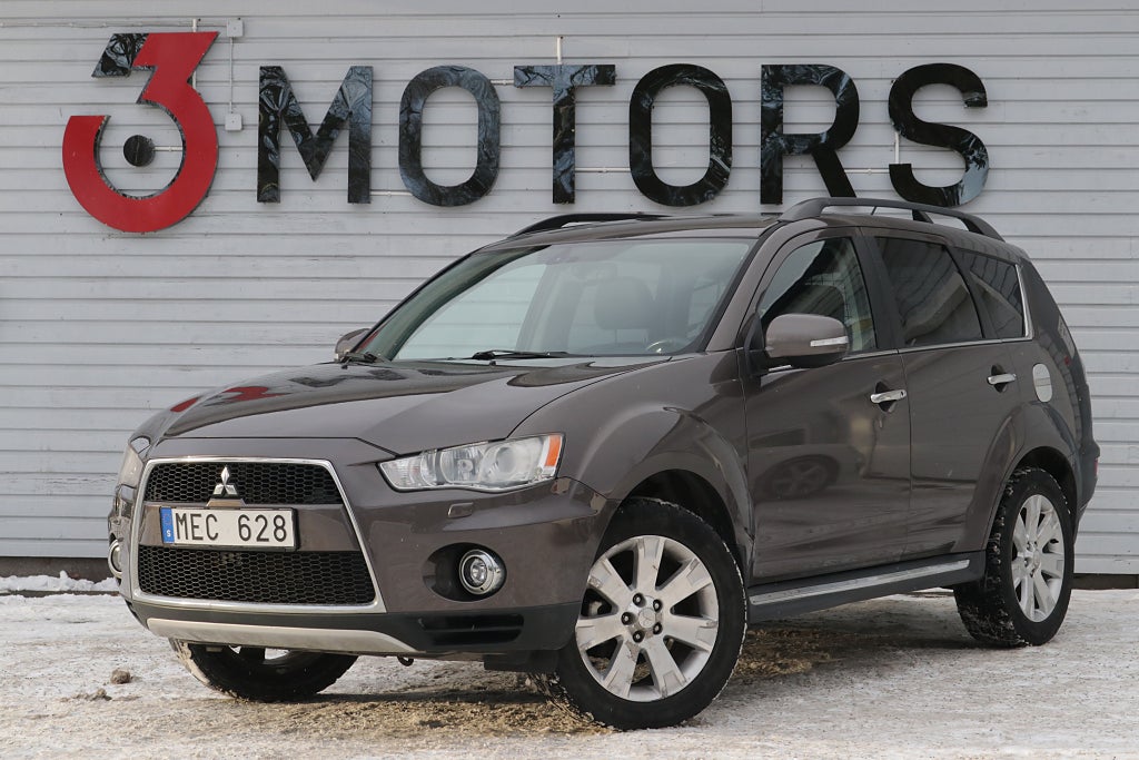 Mitsubishi Outlander 7-seater 2.4 AWC CVT Business kamera två brukare!