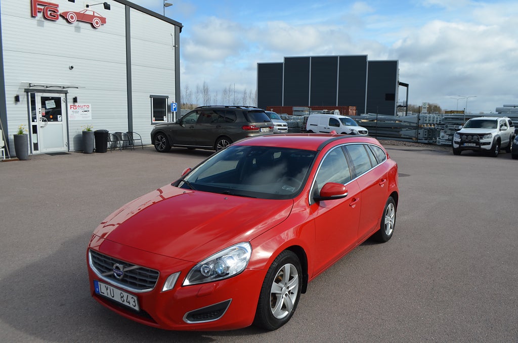 Volvo V60 D2 Momentum 115 hk D-Värmare Drag Euro 5 *3.45% RÄNTA*