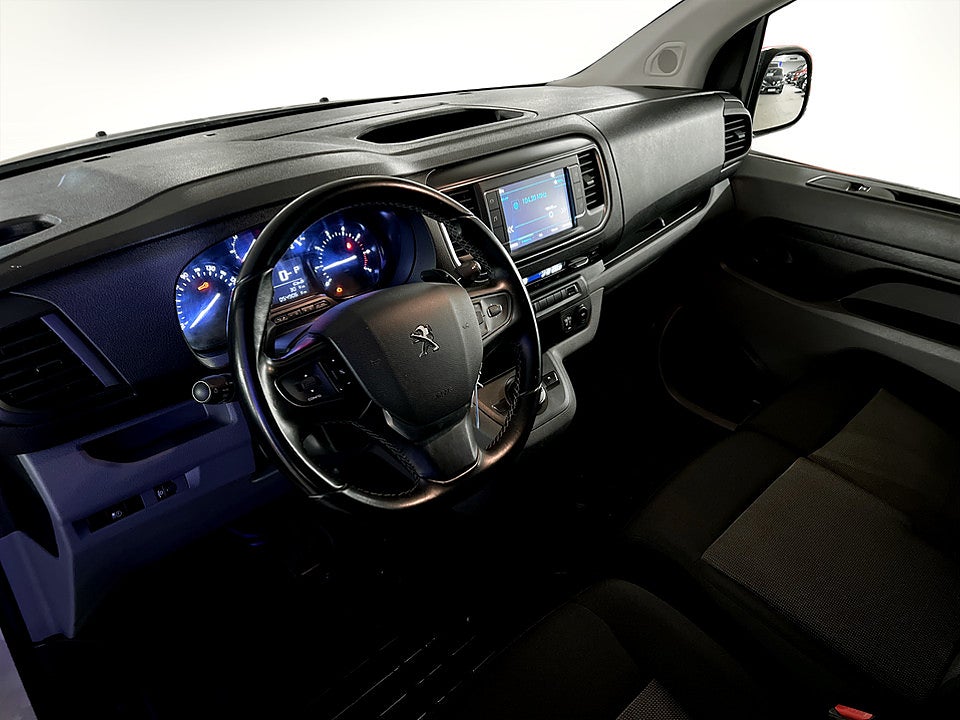 Bild på Peugeot Expert PRO+ 2.0 BlueHDi 180hk Aut L3 DRAG B-KAMERA