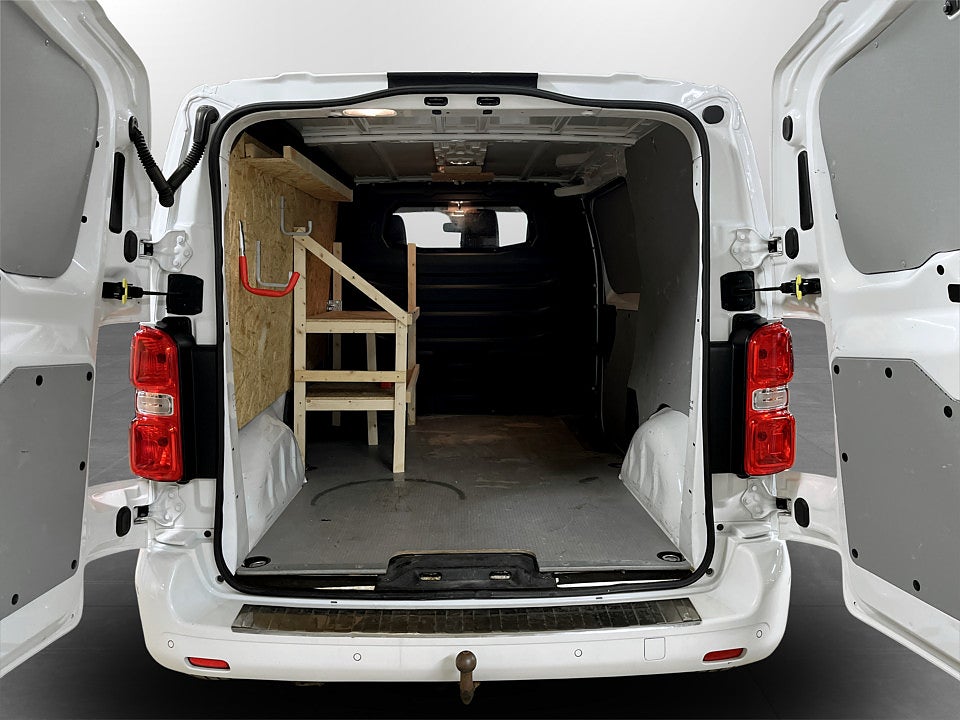 Bild på Peugeot Expert PRO+ 2.0 BHDi Aut L2 B-KAMERA DRAG 180hk