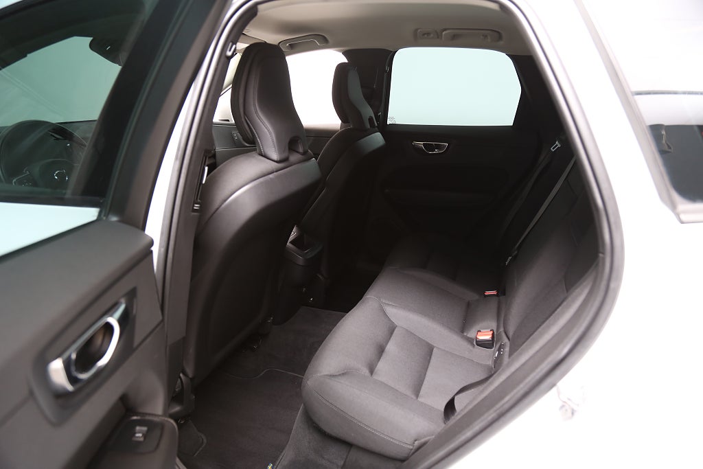 Volvo XC60 T5 250hk Momentum SE ll Aut VOC CarPlay