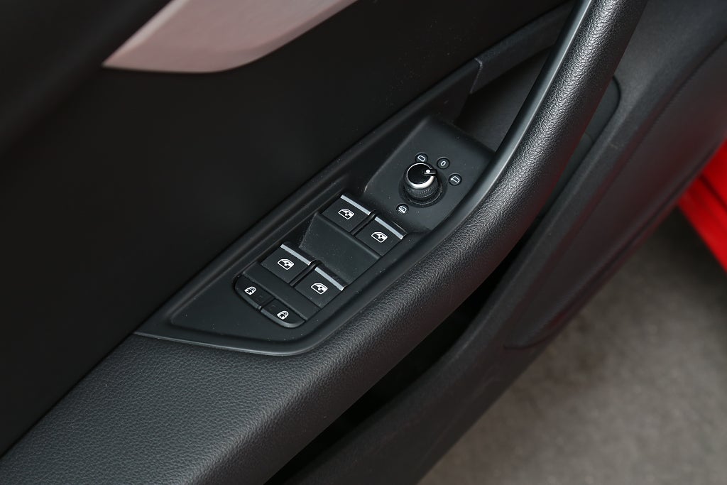 Audi A4 Avant 40 TFSI Quattro S Tronic S Line Värme Drag