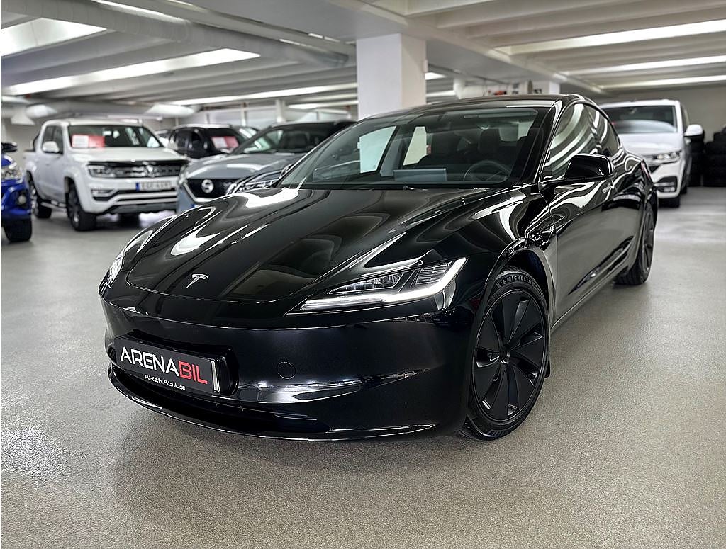 Tesla Model 3 Long Range AWD FACELIFT Pano Värmare Moms -24