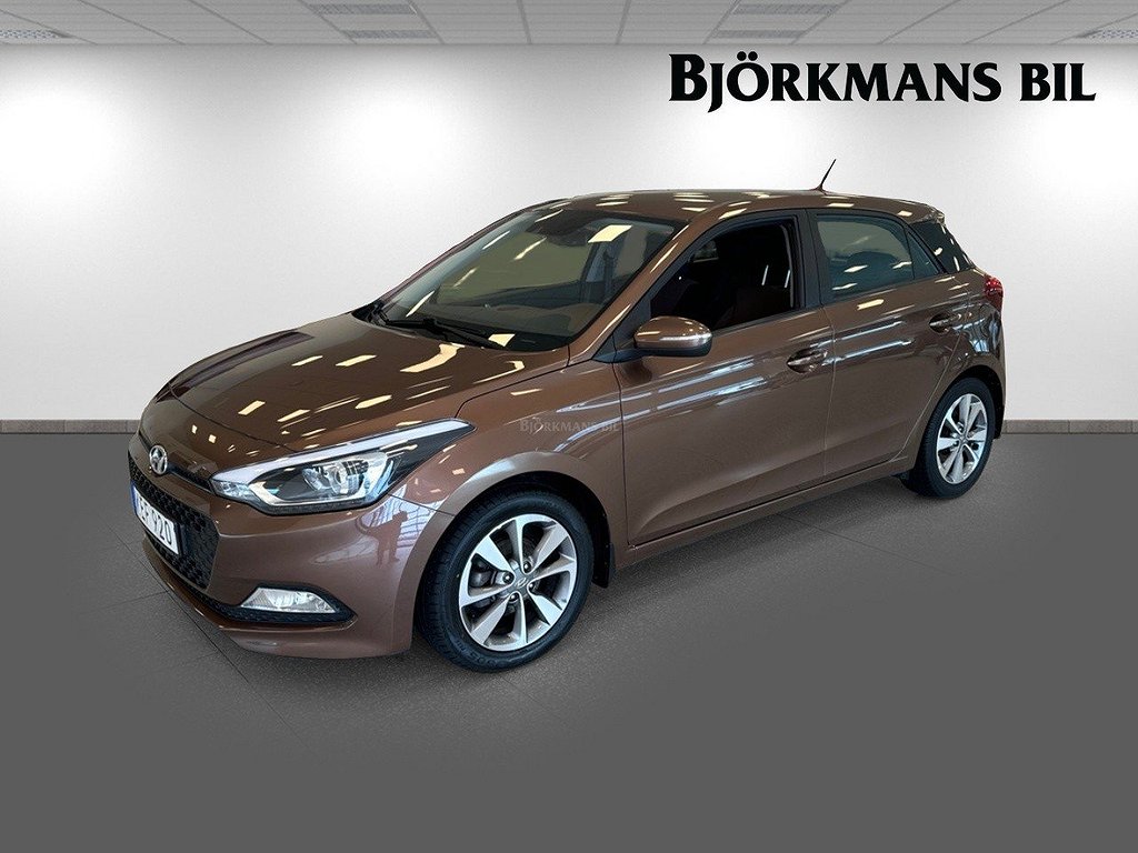 Hyundai i20 1.4 101hk Premium Vinterhjul, Låg skatt