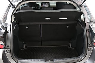 Halvkombi Toyota Yaris 25 av 25