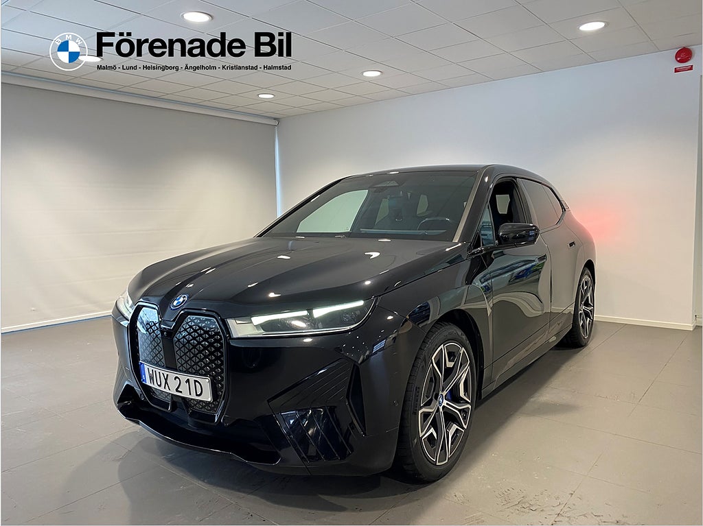 BMW iX xDrive40 M-Sport Harmon Kardon Drag Rattvärme 