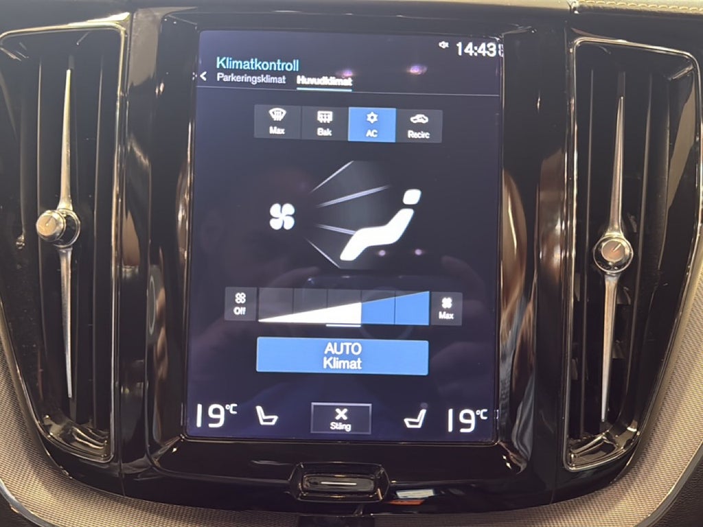 Volvo XC60 B4 AWD 197hk R-Design Geartronic Drag/Navi/Backkamera – bild 13