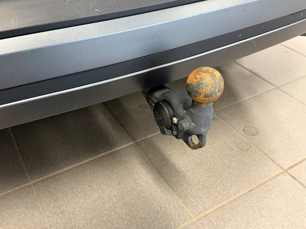 Skoda Enyaq iV 80x Dragkrok Adapativ fart 360° kamera Elstol 4WD bild 17