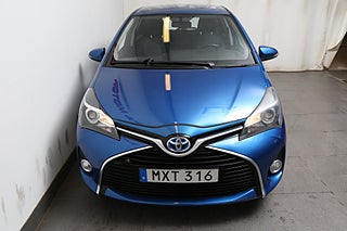 Halvkombi Toyota Yaris 3 av 23