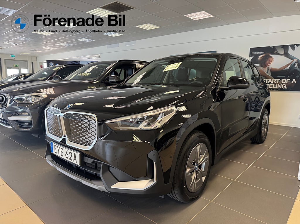 BMW iX1 eDrive20 Active Edition Rattvärme Backkamera Drag