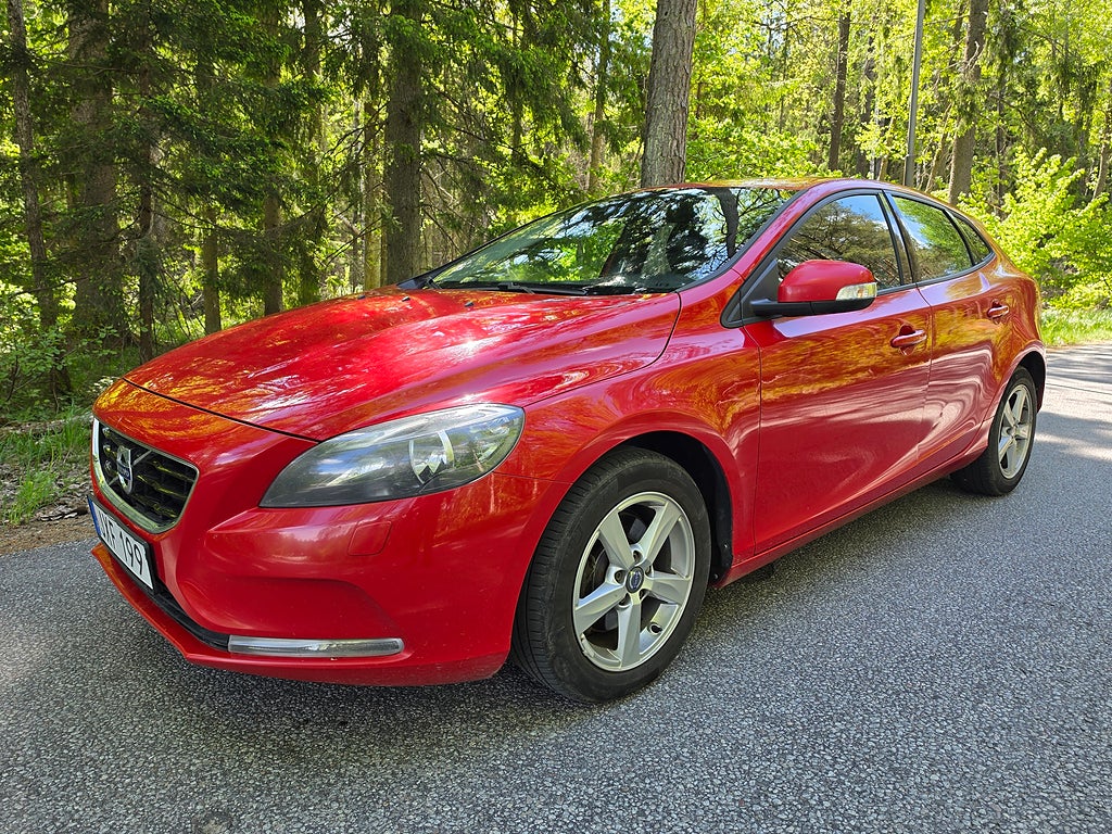 Volvo V40 D2 Kinetic Euro 6 / S+V DÄCK / DIESELVÄRMARE