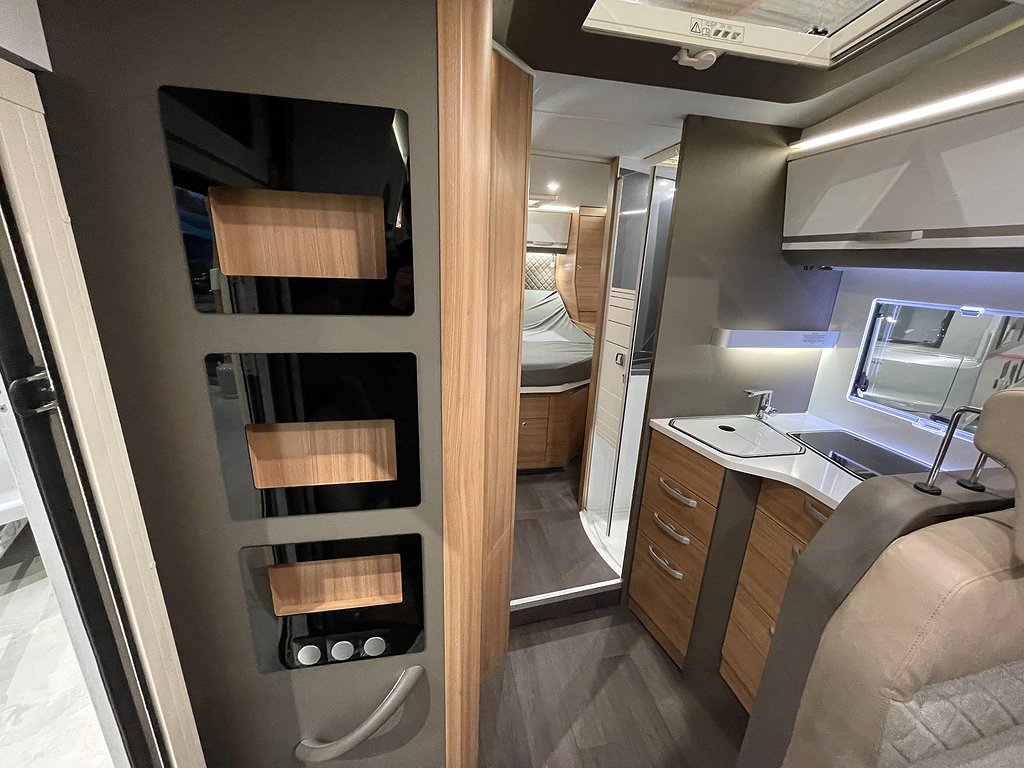 Adria Matrix Plus 670 SC /Taksäng/ALDE/5 bältad/160hk/Queen - Adria