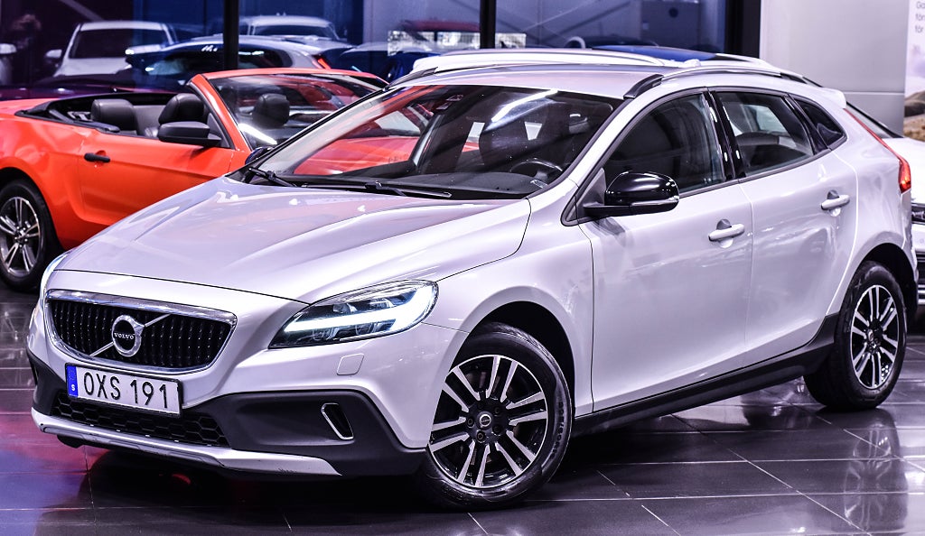 Volvo V40 Cross Country D3 Geartronic Momentum Euro 6|D-Värmare|B-kamera