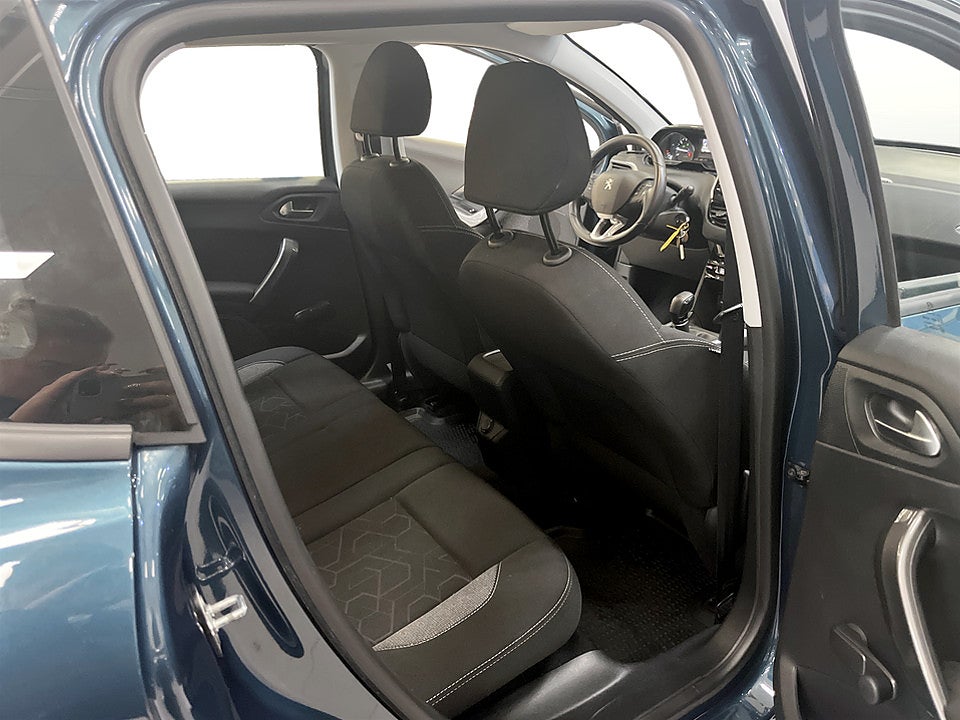 Bild på Peugeot 2008 Active 1.2 PT 82hk - EN ÄGARE, FARTHÅLLARE