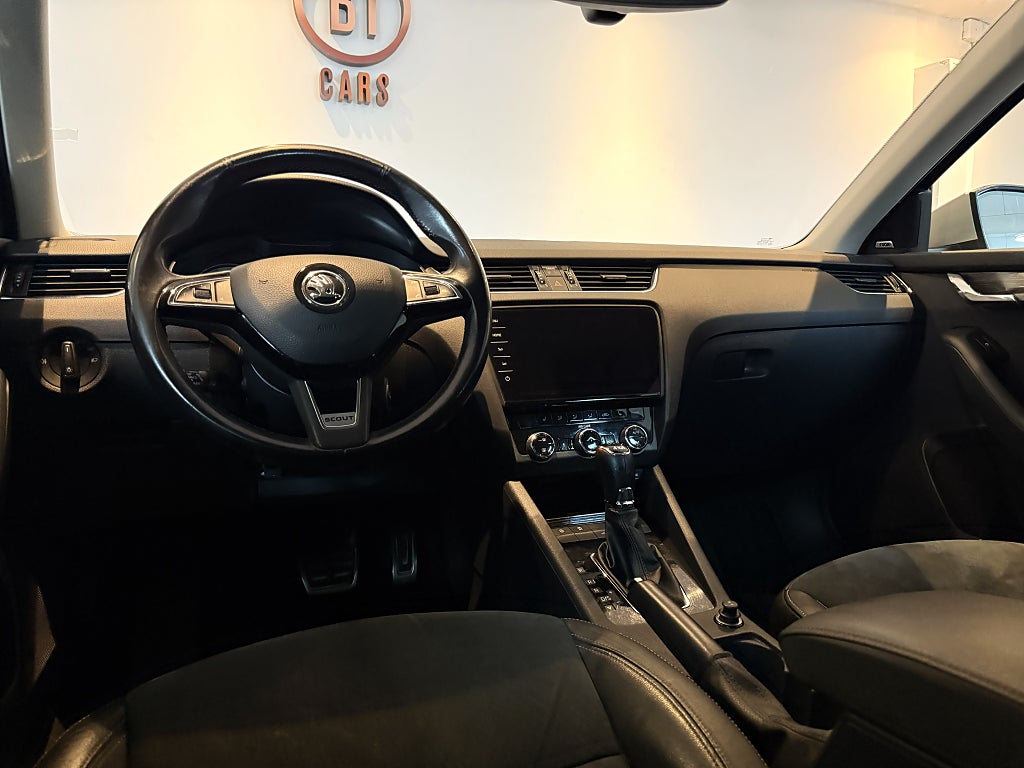Skoda Octavia Scout 2.0 TDI SCR 4x4 PREMIUM D-VÄRMARE KELYSS CANTON B-KAM