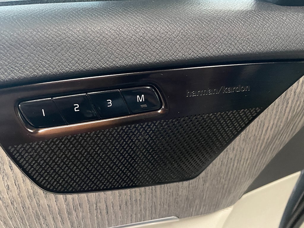 Volvo XC90 Recharge T8 AWD R-Design 7 Säten Plus Dark