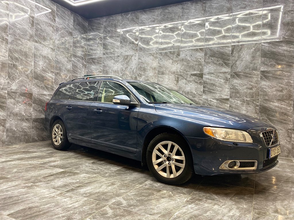 Volvo V70 2.5T Aut,Drag Full servad Momentum 566kr/mån