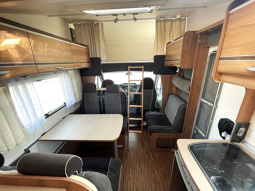 Bürstner Nexxo Family A645 våningssäng 6 åkande 3500 kg