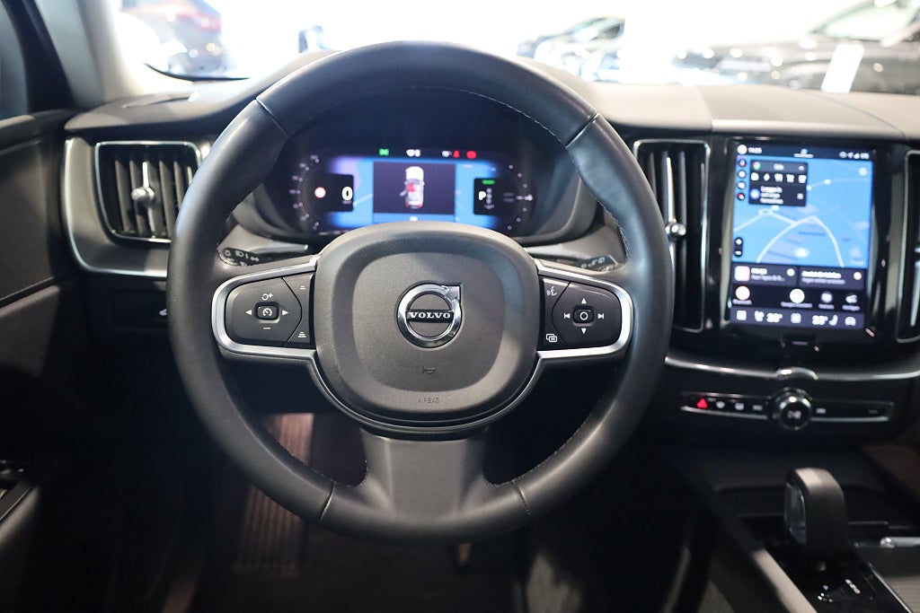 Volvo XC60 Recharge T6 AWD Geartronic Core Edition Drag Navi Moms