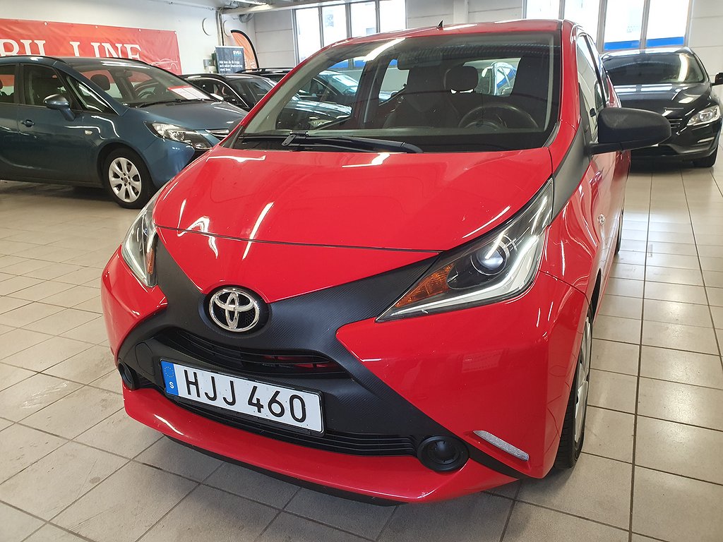 Toyota Aygo 5-dörrar 1.0 VVT-i X NYBESIKTIGAD bara 10000 MIL